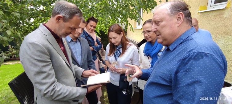 Plukovník letectva Leo Hřebačka má v Kobylisích svou pamětní desku Plukovník letectva Leo Hřebačka má v Kobylisích svou pamětní desku