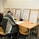 Občané vyplňují Dotazník spokojenosti se životem v Praze 8 (setkání s občany v Troji 23.11.2015)